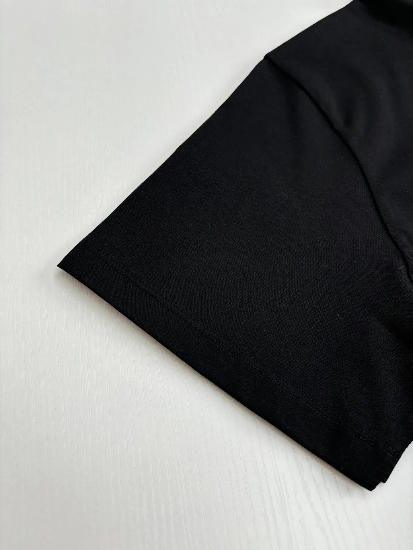 🅿️270 Come Hearts*/Cro Heart 25Ss new dark pattern cross flower scroll polo shirt. The fabric is made of tailor-dyed 230G cotton fabric. Cross dark pattern scroll printing on the chest. Collar hardware molding. Customized accessories. Size: S/M/L